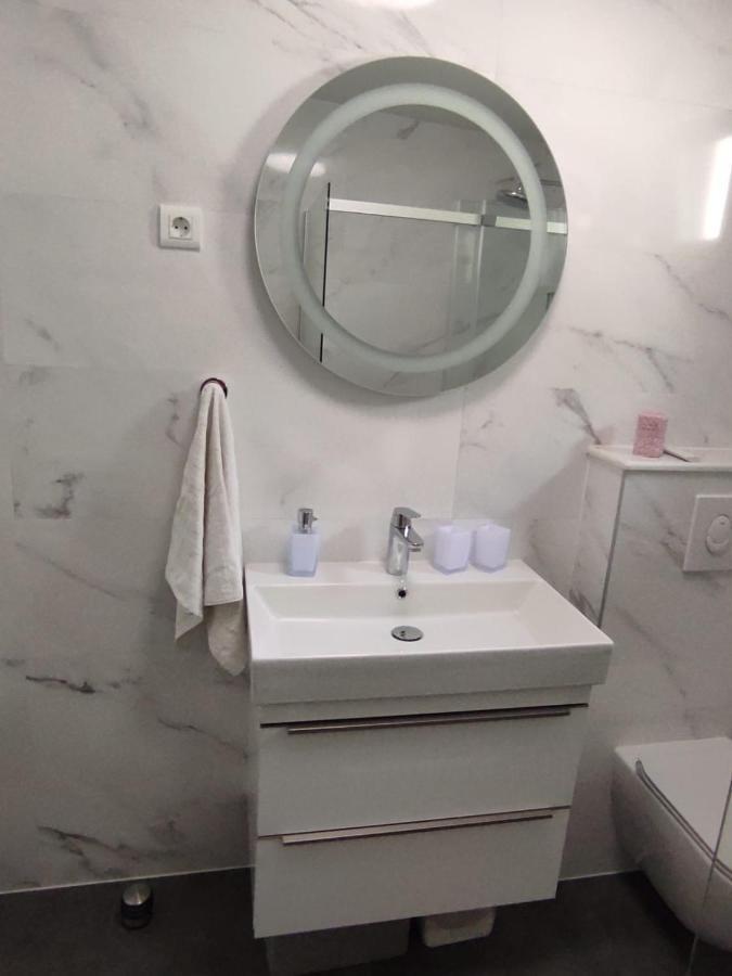Apartman Koko With Private Jacuzzi Makarska Exterior photo